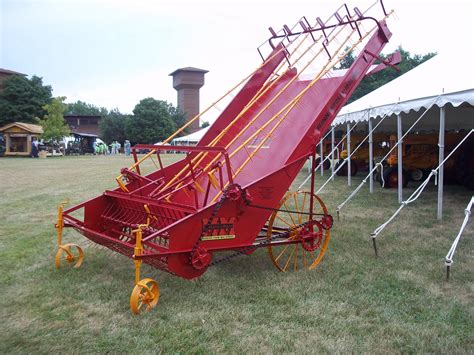 Minnepolis Moline hay machine | Old farm equipment, Farm equipment, Vintage tractors