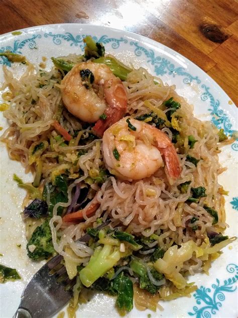 Shirataki noodles, stir fry kit, shrimp. About 200 calories! : r/1200isplenty