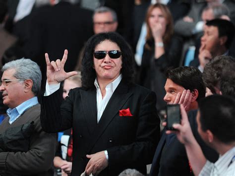 Gene Simmons wants to trademark “devil horns” hand gesture - CBS News