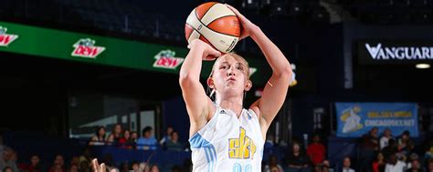 WNBA -- Point guard Courtney Vandersloot steps it up for Chicago Sky