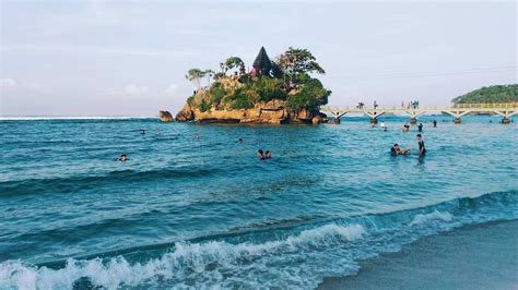 Pantai Balekambang Malang - Wisata Jawa Timur ala Tanah Lot