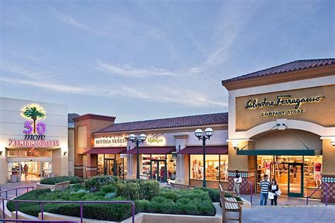 Palm Springs Shopping Areas - Outlet Malls, Desert Hills Premium Outlets, Cabazon Outlets