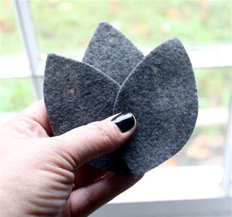 Simple DIY felt leaf wreath