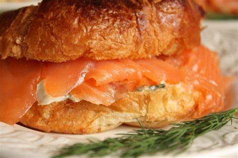 croissant with salmon and cream cheese, my favorite......yyuuummm | Recepten, Bananentaart ...