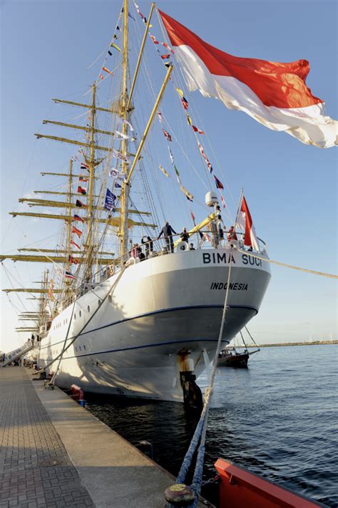 KRI Bima Suci menjadi Bintang Tamu Open Ship pada Festival Maritim Terbesar Jerman dan Festival ...