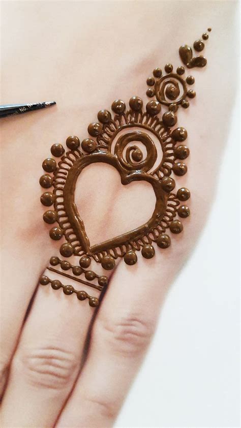 Latest Jewellery Mehndi Design For Back Hand - Heart Shape Mehndi Design Simple - Mehdi Ka Desig ...