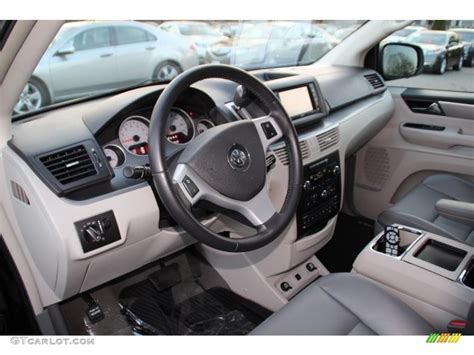 2010 Volkswagen Routan SEL Premium interior Photo #88485978 | GTCarLot.com