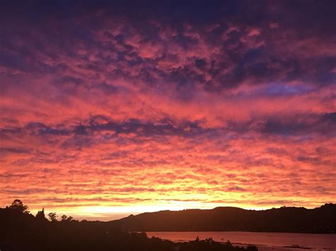 Stunning sunrise but rain on way | Otago Daily Times Online News