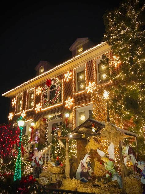 Dyker Heights Christmas Lights Guide (Tips for 2023 by a Local) - Your ...