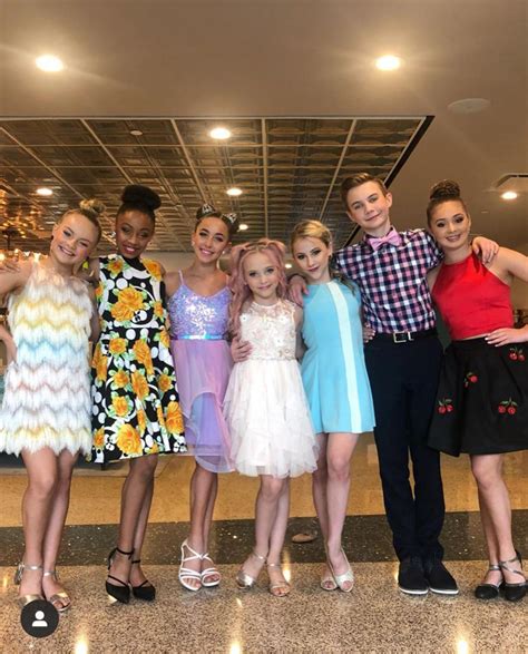 S8 cast dressed up for the end-of-season reunion episode : r/dancemoms