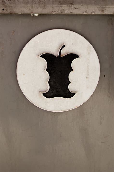 new apple logo for the fake stores? | robin_waarts | Flickr