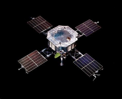 Mariner 5 Spacecraft Photograph by Nasa/jpl/science Photo Library ...