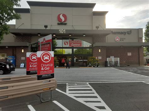 Safeway reopens after closure for roof repairs | Auburn Reporter