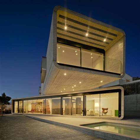 concrete-cantilever-house-clavel-arquitectos-2.jpg