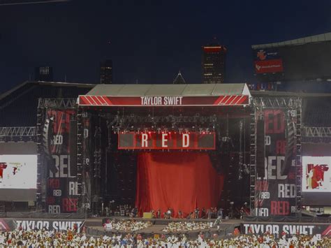 Taylor Swift Red Tour ’13 | Bowtiful Life