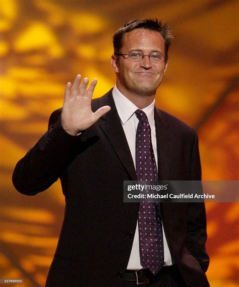 Matthew Perry presents the 2002 ESPY for Best Olympian News Photo ...