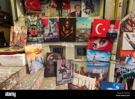 Street Art Istanbul Stock Photo - Alamy