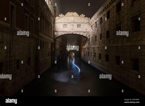 Bridge of Sighs at Night Stock Photo - Alamy