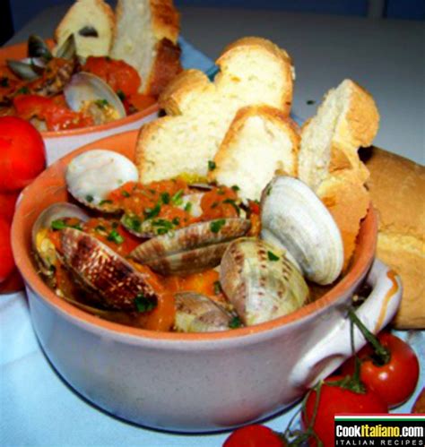 Genuine clams soup - Italian recipe on CookItaliano.com