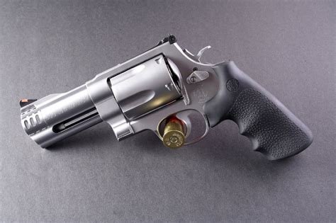 Smith & Wesson 500: The Gun That Has As Much Firepower As a Rifle | The National Interest