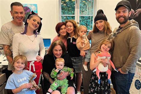 Ozzy Osbourne Poses for Family Photo with His Kids, Grandkids in Honor ...