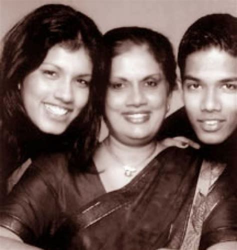 Chandrika Kumaratunga Wiki, Age, Religion, Children, Family, Biography ...