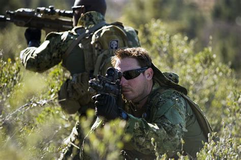 Are US Navy SEALs Running Out of Combat Rifles? Forced to Share, Says SEALs | OutdoorHub