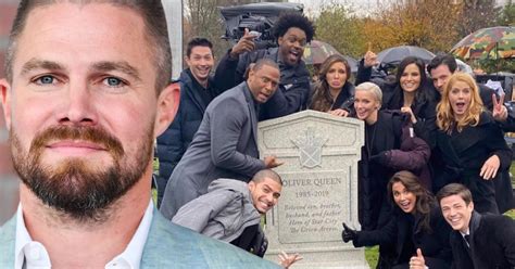 Does The Origin Of Stephen Amell's Arrow Grave Meme Have To Do With His ...