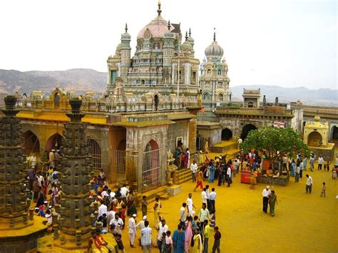 10 Most Famous Religious Places in Maharashtra - Tusk Travel Blog