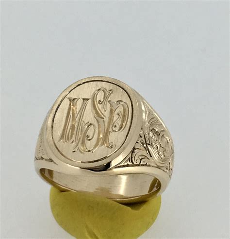 Signet Ring met aangepaste Mens Signet Ring gouden Signet | Sieraden ideeën, Gouden juwelen ...