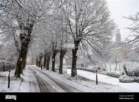 Rieti, Rieti, Italy. 9th Jan, 2022. Snowfall and bad weather at low ...