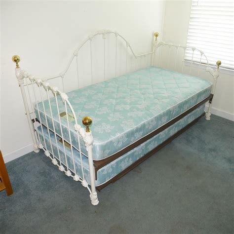 Vintage White Iron Twin Size Trundle Bed | EBTH