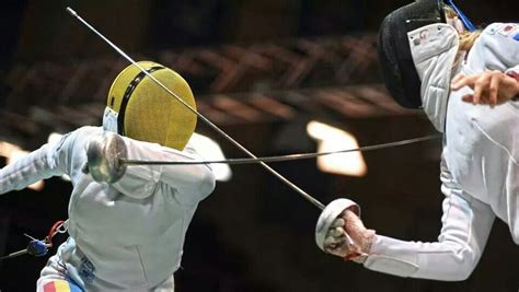 Getting around the parry. Epee Fencing, Fencing Foil, Fencing Sport, The Fencer, Dancing Figures ...