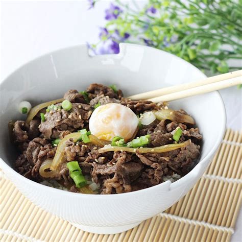 Easy & Delicious Japanese Beef Bowl (Gyudon) Recipe - Couple Eats Food