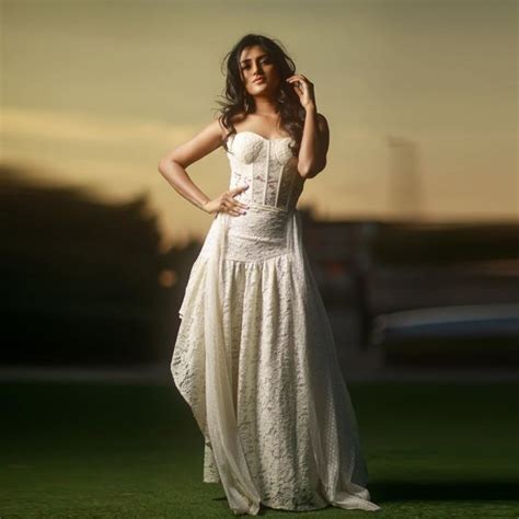 Eesha Rebba Latest Photoshoot - TeluguBulletin.com