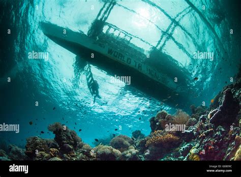 boat silhouette from underwater Stock Photo - Alamy