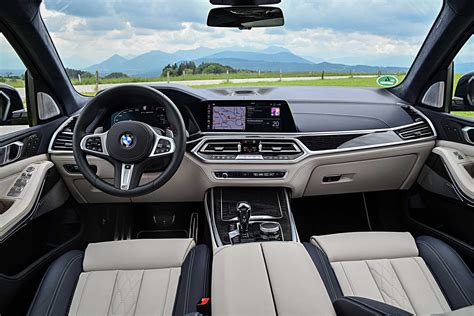 The new BMW X7 M50i (05/2020).