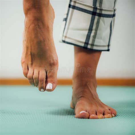 One Leg Stand Static Balance Test Stock Image - Image of crossed, woman: 202484005