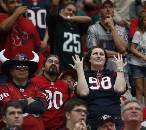 Texans, Cowboys renew bitter I-45 rivalry