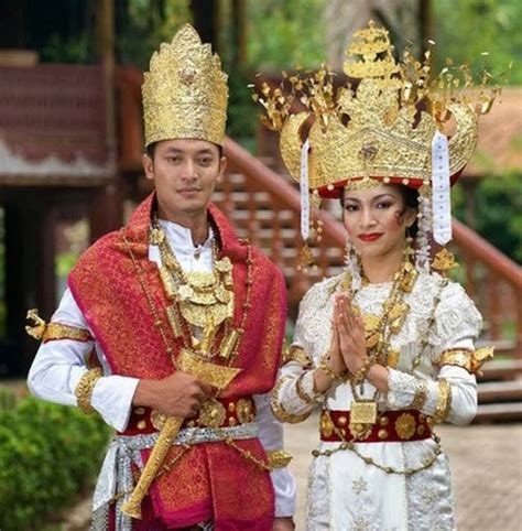 Gema Budaya: Tata Cara Pernikahan Adat Lampung