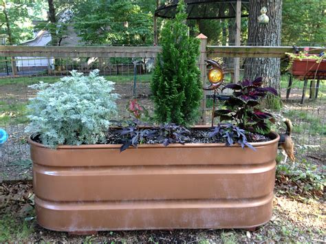 Pin by Kim Woodward on Garden ideas | Garden troughs, Garden planter ...