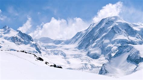 D'hiver des montagnes enneigées, la neige épaisse, monde blanc Fonds d ...