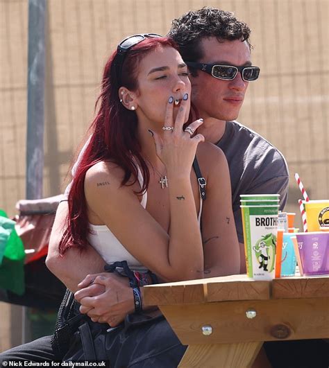 Dua Lipa at Glastonbury with boyfriend amid controversy - Bintano