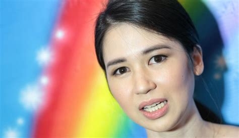 Laura Basuki Terbawa Pola Hidup Sehat Suaminya - Celeb Bintang.com