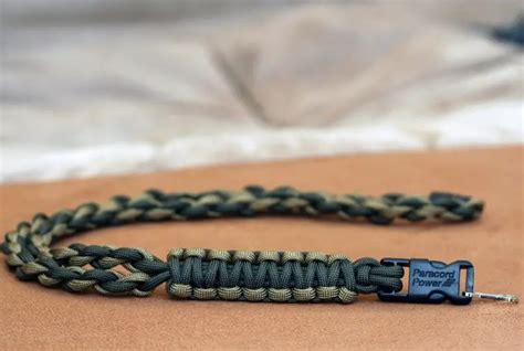 20+ DIY Paracord Neck Lanyard Patterns & Tutorials