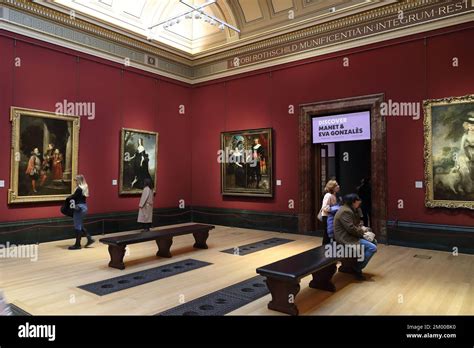 Visitors study Renaissance paintings in the National Gallery, London, UK Stock Photo - Alamy