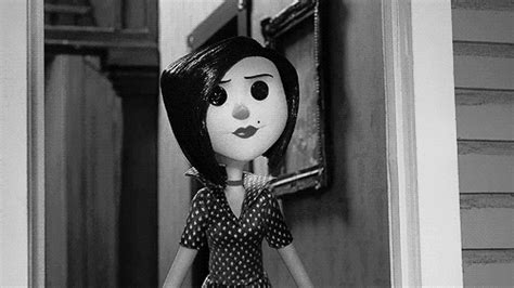 Smile GIF - Coraline The Other Mother Button Eyes - Descobrir e ...