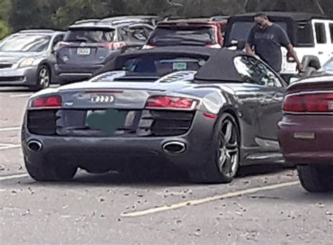 [Audi R8] chilling at Walmart, Yulee, FL : r/spotted