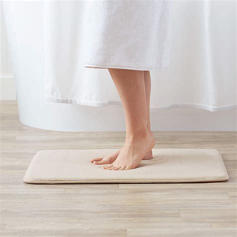 Amazon Prime Deal: 4-Pack AmazonBasics 18″ x 28″ Beige Memory Foam Bath Mats