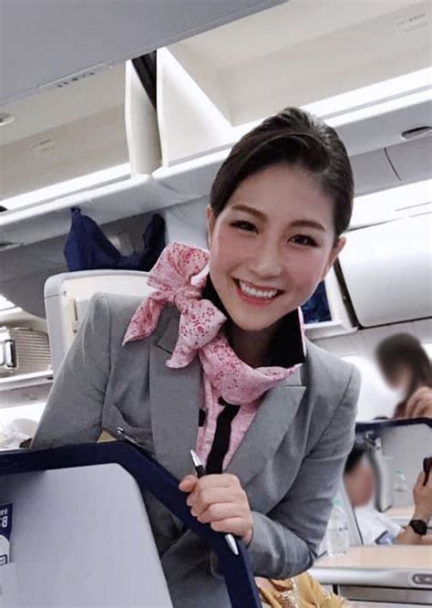 Female Pilot, Luxury Cabin, Cabin Crew, Flight Attendant, Insta Story, Travel Pillow, Japan ...